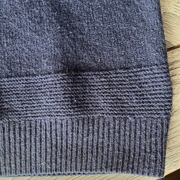 LE 31 par SIMONS TRICOT KNITWEAR NAVY AND GOLD QUALITY KNIT V-NECK WOOL SWEATER - Picture 6 of 8